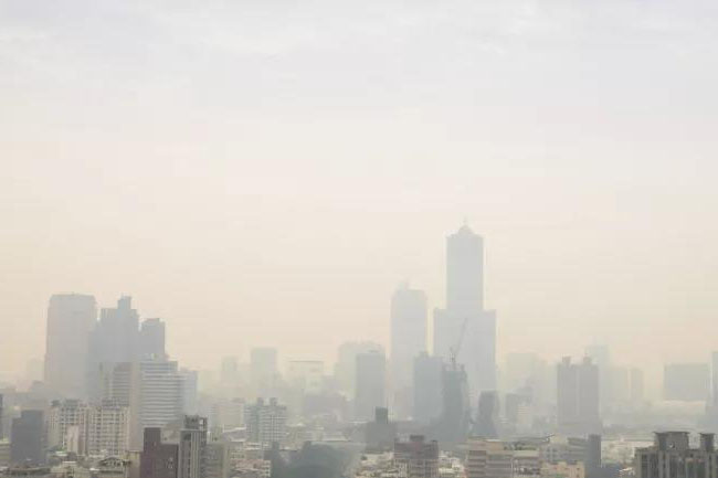 秋高氣燥，警惕“三手煙”！空氣凈化除濕機(jī)